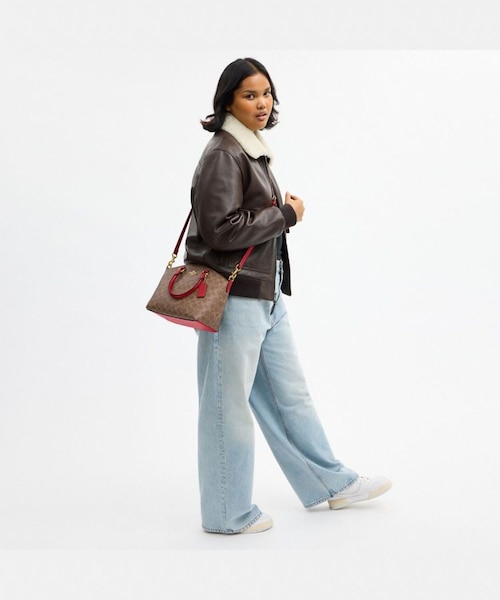 COACH サディ サッチェル バッグ シグネチャー キャンバス 公式】サディ サッチェル バッグ・シグネチャー キャンバス｜コーチ