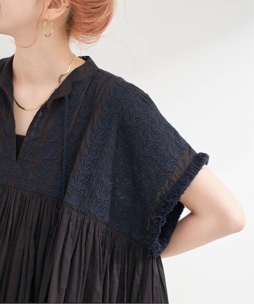 ARTS&SCIENCE 刺繍ギャザーブラウス ARTS&SCIENCE 刺繍ギャザーブラウス