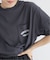 BLACK ポケット付きプリントTシャツ