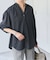 《一部店舗+WEB限定》袖ボリュームスキッパーブラウス