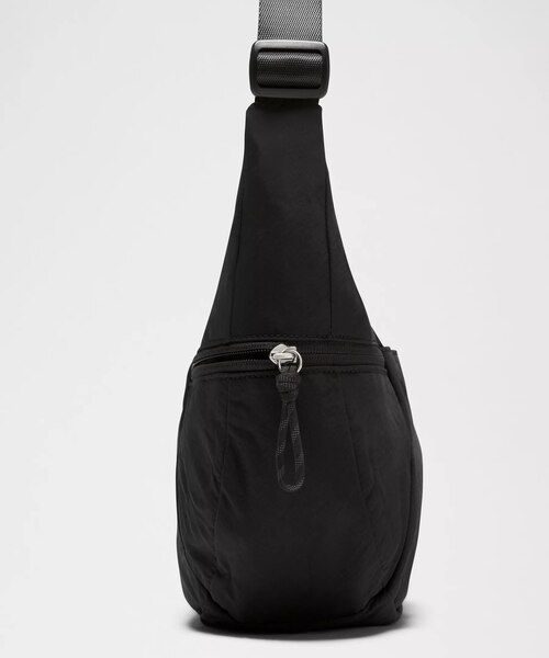 スラウチー スリングバッグ 6L｜ルルレモンのアウトレット通販｜三井