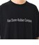 124K1011700　M EMB LETTERED SS TEE　BLACK　682620-0002