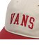 125K7160300　College Logo Low Cap　BEIGE/RED　702000-0001