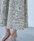 【emur/エミュール】マーガレット柄シャーリングワンピース
