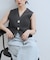【WEB限定】・【サステナブル】ウェーブボタンVネックニットジレ