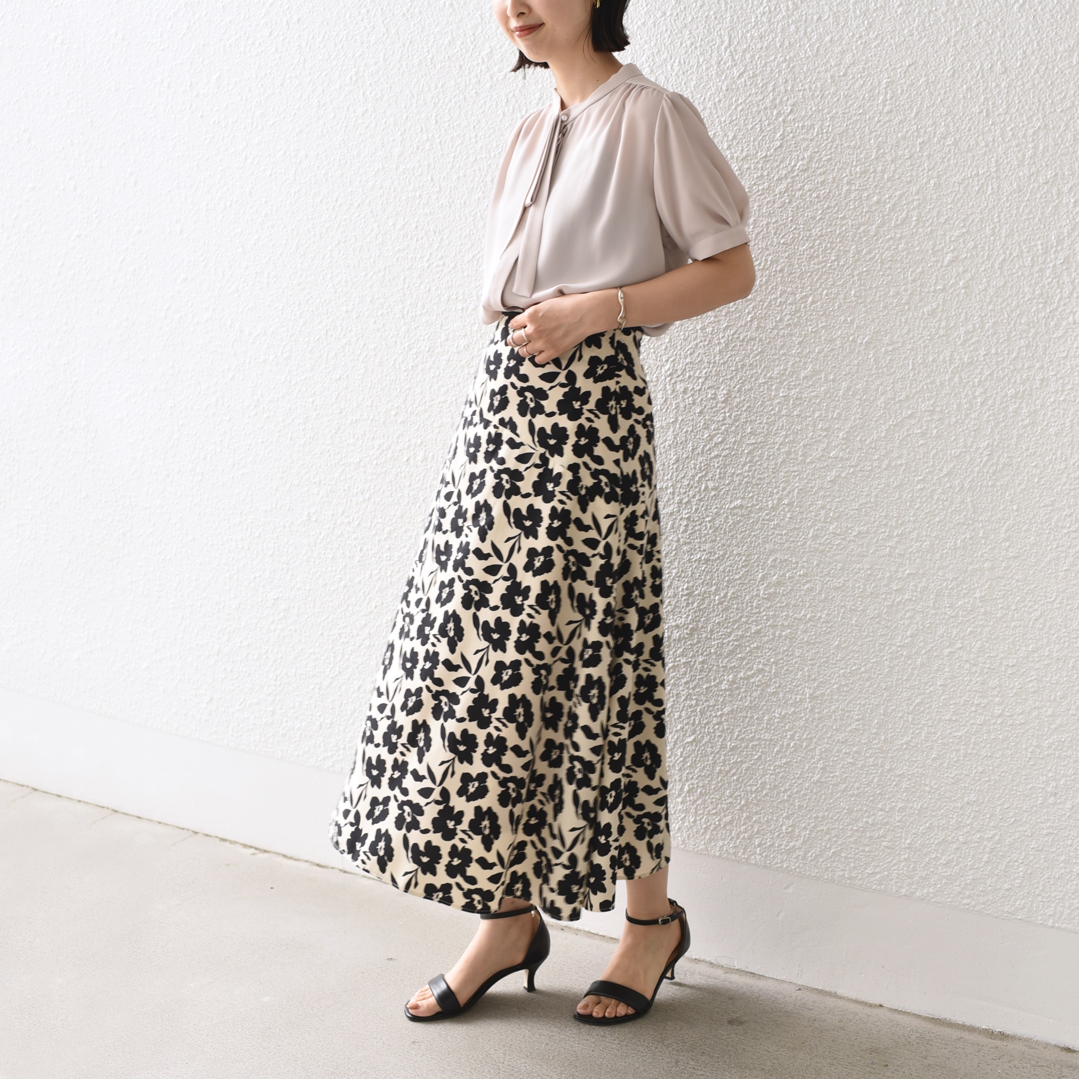 * 〈接触冷感 / 手洗い可能〉ボウタイ ショート スリーブ ブラウス◇