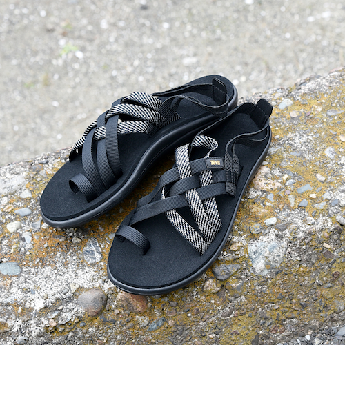 新品未使用　ウーフォス　ブラックサンダル ストラップ付き　38 TEVA: VOYA STRAPPY ストラップ サンダル 25SS｜シップスの通販