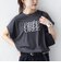 　《一部予約》メルティ コットン プリント ロゴ ショート スリーブ Tシャツ