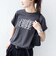 　《一部予約》メルティ コットン プリント ロゴ ショート スリーブ Tシャツ