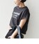 　《一部予約》メルティ コットン プリント ロゴ ショート スリーブ Tシャツ