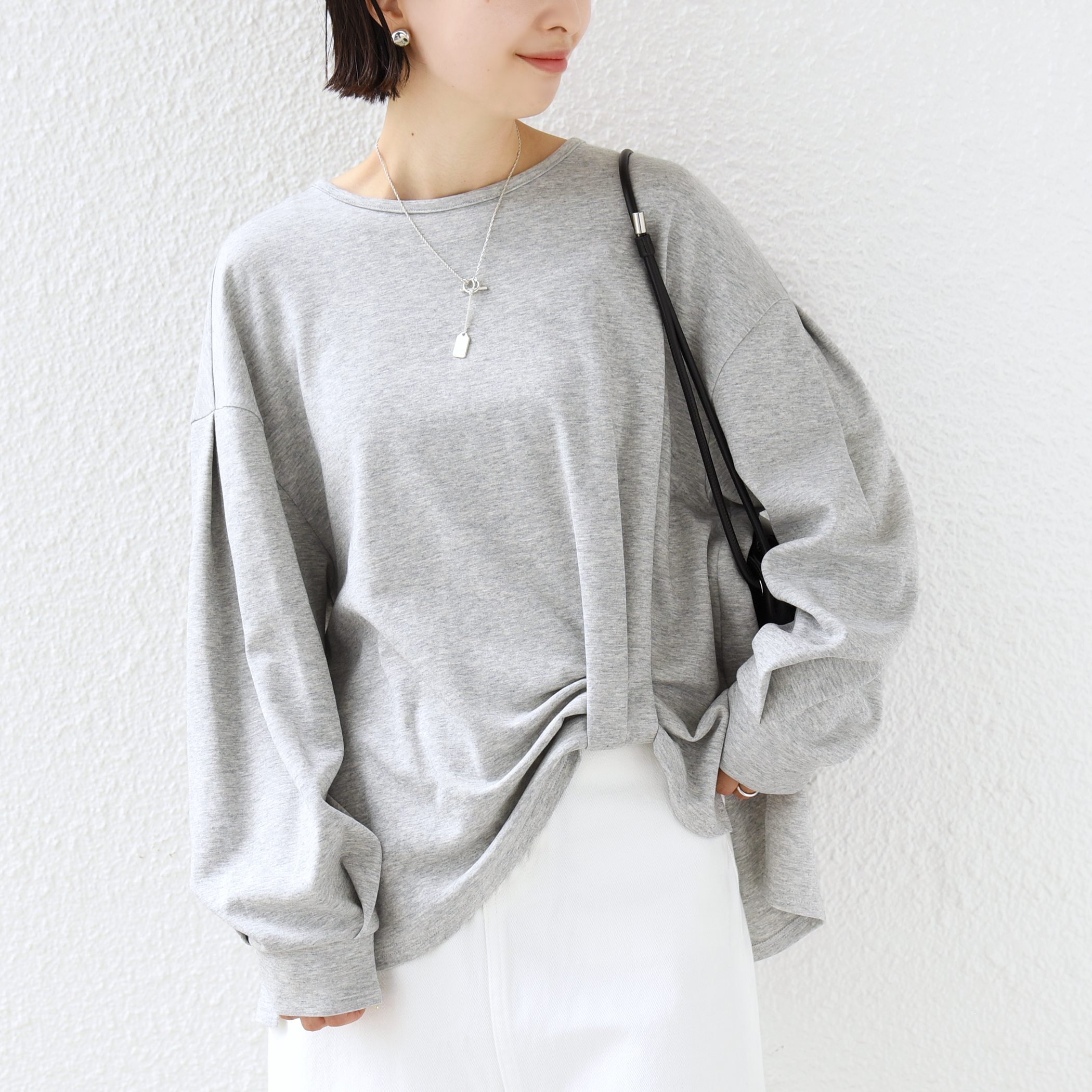 《予約》【WEB限定】〈手洗い可能〉裾 ツイスト デザイン ポンチ ロング スリーブ プルオーバー