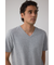 タックフライスVネックTシャツ