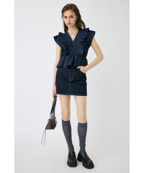 新品タグ有りマウジーシャーリングラッフルトップス SHIRRING RUFFLE PEPLUM トップス BLU｜マウジーの通販｜&mall