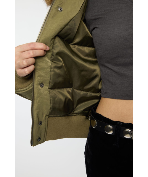 完売品！新品タグ付き☆MOUSSY　F/FUR COLLAR CROP ブルゾン 新品☆マウジー☆ F/FUR COLLAR CROP ブルゾン MOUSSY F/FUR COLLAR