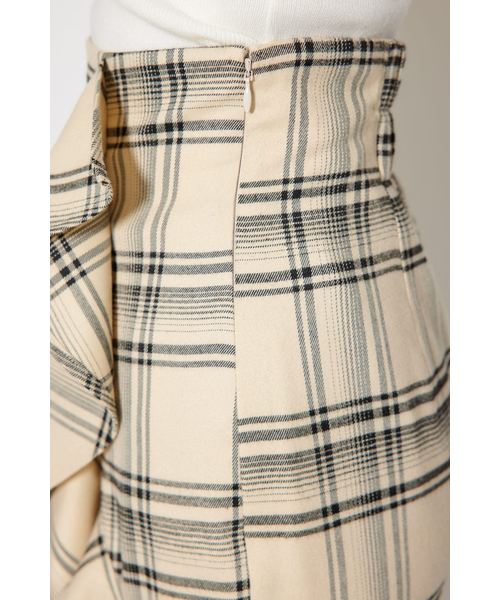 rienda フリルスリットハイウエストスコートショートパンツ rienda（リエンダ）の「フリルスリットハイウエストスコートショート