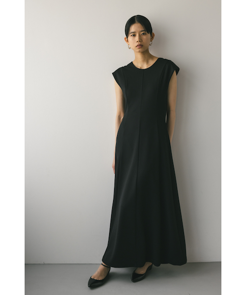 専用です。 新品タグ付き　AKTE バックオープンオフショルダーワンピース AKTE ワンピース バックオープンオフショルダーワンピース