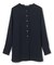 【WEB限定・洗える】CLARION / ゴールド釦クルーネックブラウス