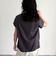 袖折り返しちびロゴTシャツ