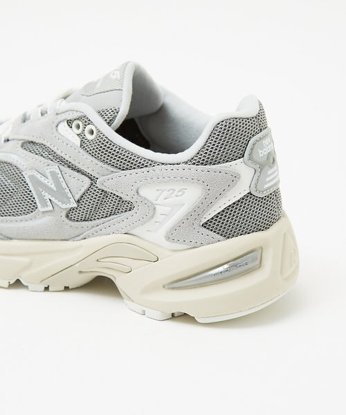 ニューバランス　725 New Balance Lifestyle 725 Sea Salt, White & Gum Shoes | Zumiez