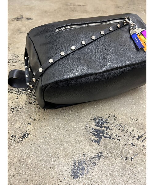 cheek / チーク】studs body bag/ショルダーバッグ/ユニセ｜アバハウス