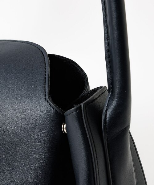 YArKA/ヤーカ】real leather one shoulder tuc｜アバハウスの通販