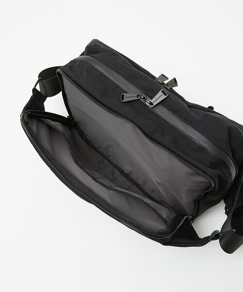 アルフレッド・バニスター（alfredoBANNISTER）/【軽量、撥水】9L 素材切替 ユーティリティ スリング ボディバッグ 軽量、撥水】9L 素材切替 ユーティリティ スリング ボディバッグ