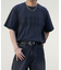 スプレー加工アップリケロゴTシャツ
