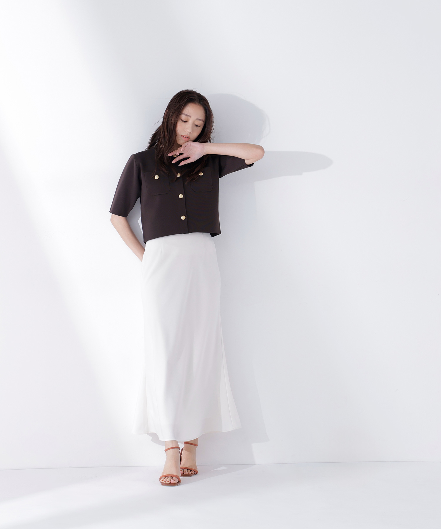 エンブレムボタンニットジャケット半袖