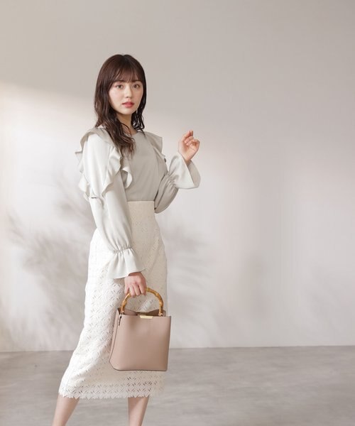 美人百花4月号掲載商品｜ラッフルサテンブラウス