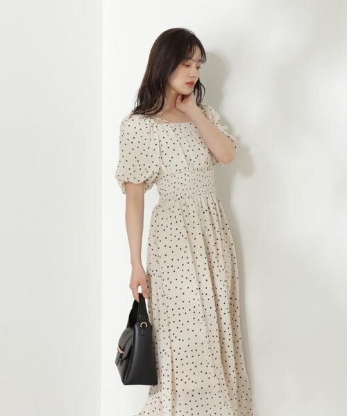 パフスリーブドット柄ワンピース｜プロポーションボディ