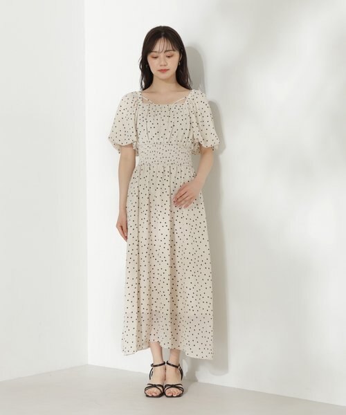 パフスリーブドット柄ワンピース｜プロポーションボディ