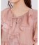 チュール付きラッフルブラウス