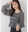 ＜a／mie＞シャーリングフリルキャンディースリーブブラウス