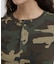 《WEB限定／DAILY／デイリー／WOMAN》RIB CAMO S／S HENLEY NECK T-SHIRT