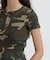 《WEB限定／DAILY／デイリー／WOMAN》RIB CAMO S／S HENLEY NECK T-SHIRT