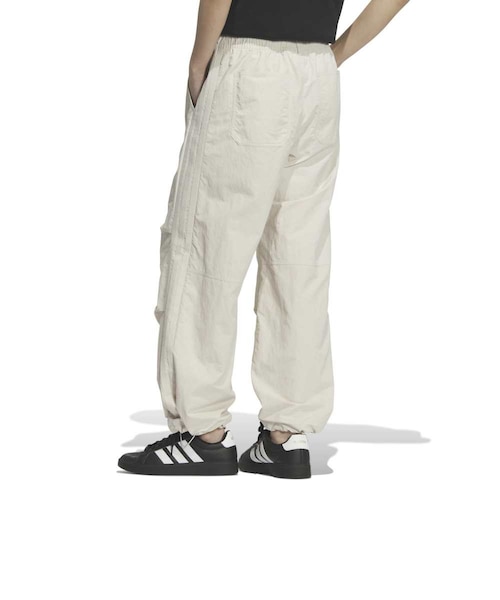 アディダス（adidas）ルーズフィット ストレートレッグ オープンヘム