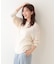 さりげない凹凸感で表情豊か。ロールネックニット