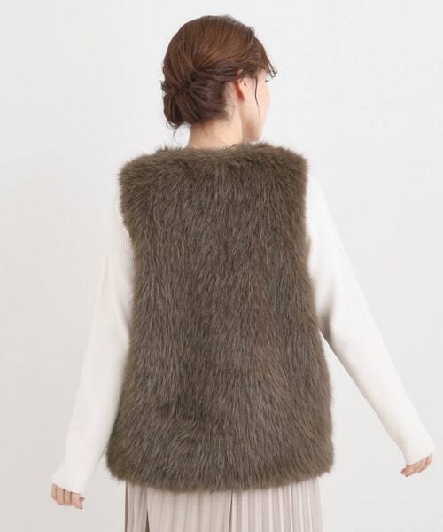 ふわふわフェイクファーベスト｜シューラルーの通販｜&mall（アンド