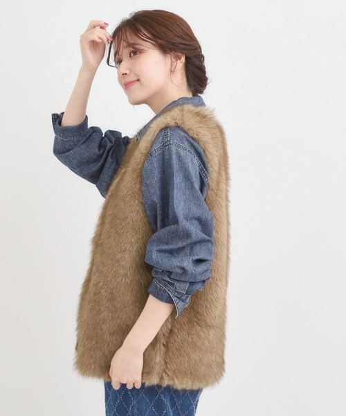 FILA♡【美品❣️】ふわふわフェイクファーのフーディベストＬ FILA フード付きフェイクファーベスト FILA フード付きフェイク