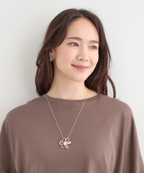 エポ花モチーフネックレス｜シューラルーの通販｜&mall（アンドモール