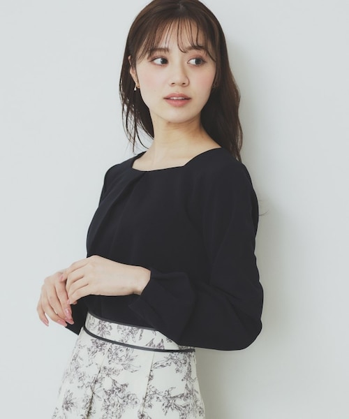 キーネックタックデザイントップス【洗濯機洗い可】｜インデックスの