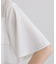 甘さを抑えた大人のラッフルフリルブラウス