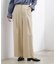シンプルを品よく格上げ　サイドビットワイドパンツ