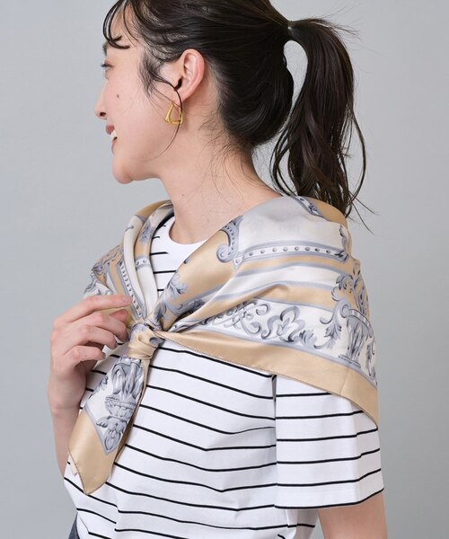 手洗い／88cm正方形】エンブレムプリントスカーフ｜アンタイトル