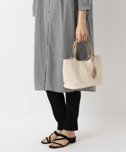 黒い合成皮革トートバッグ タッセル付き 合皮 タッセル付きトートバッグブラック | シャディギフトモール