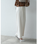 ホワイトタックパンツ