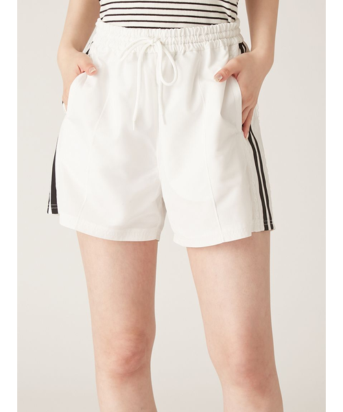 新品未使用LILY BROWN サイドラインショートパンツ　ホワイト サイドラインショートパンツ｜リリーブラウンの通販｜&mall