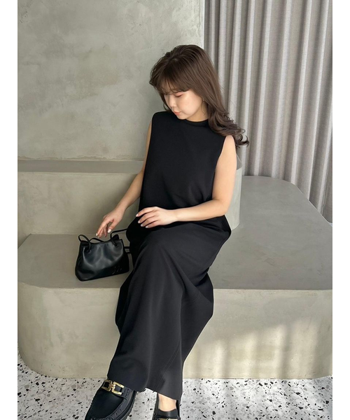 クルーネックウエストステッチストレートカットワンピース｜ミラ