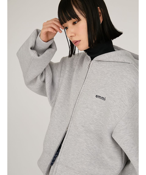 emmiロゴジップアップダンボールフーディ｜エミの通販｜&mall