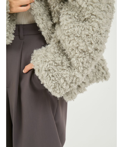 ボリュームボアコート｜エミの通販｜&mall（アンドモール）三井